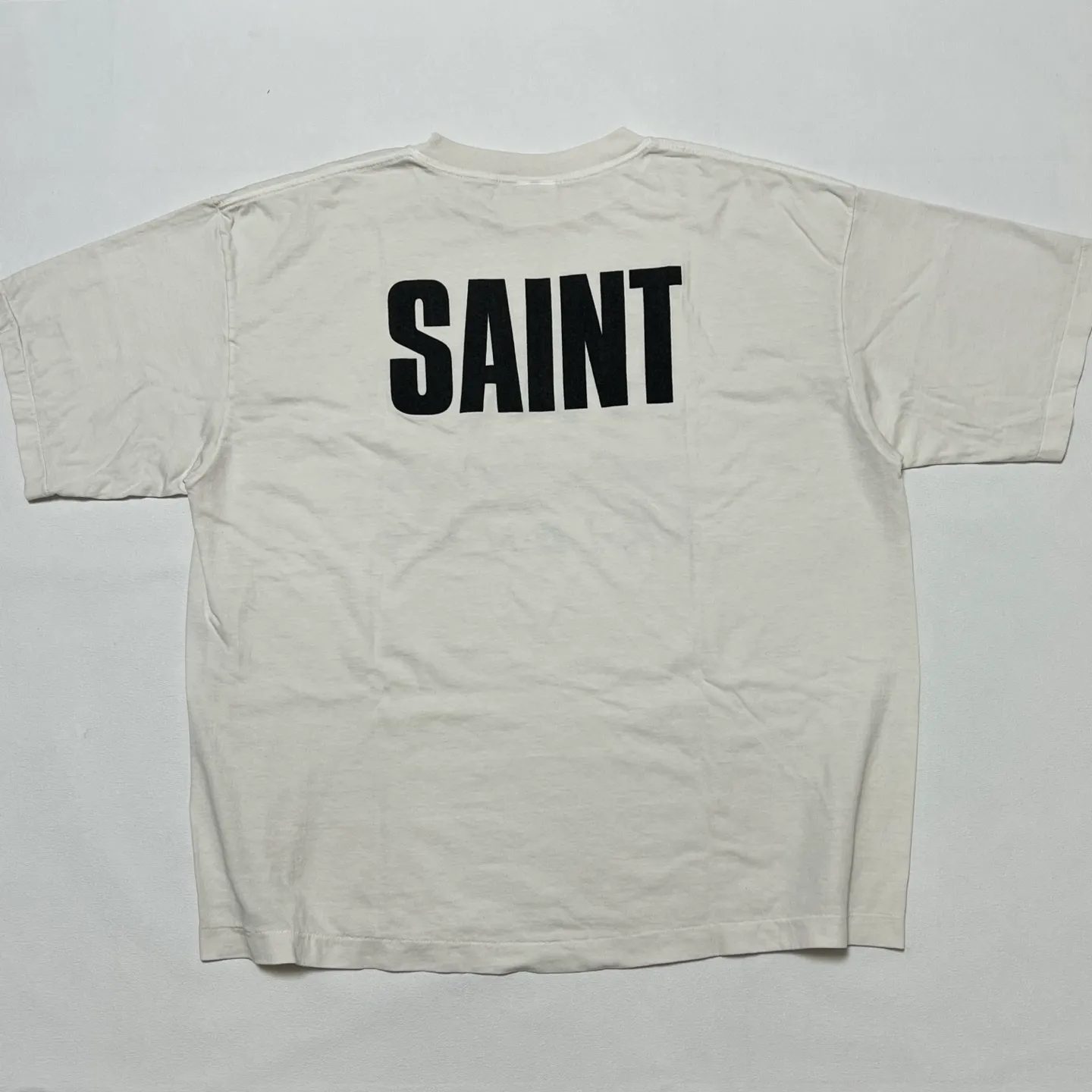 SAINT Mxxxxxx × FRIENDS FRD_SS TEE/FRIENDS/WHT American TV series Friends co-branded short-sleeves White stills TEE Beige S-XL Ready-made garments washed and distressed The top domestic printing factory God restored the correct accessories Friends co-branded wash mark Top purchasing level